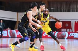 足球直播在线直播观看免费-湖南男篮力挫劲敌，开启胜利征程的简单介绍