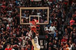 足球直播吧-灰熊客场擒灰狼，莫兰特砍下全场最高分