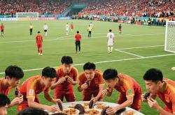 足球直播-比赛精彩纷呈，球员技艺获得观众喝彩