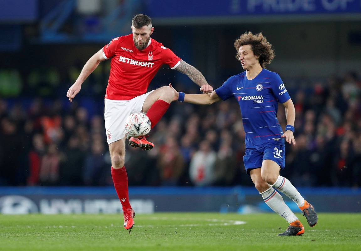 关于东伦敦主场失利，保级形势岌岌可危的信息