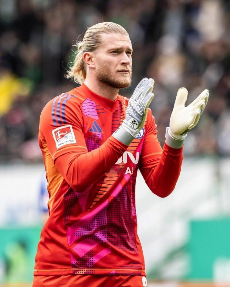 包含沙尔克04守门员壮志凌云，扑出对手点球的词条