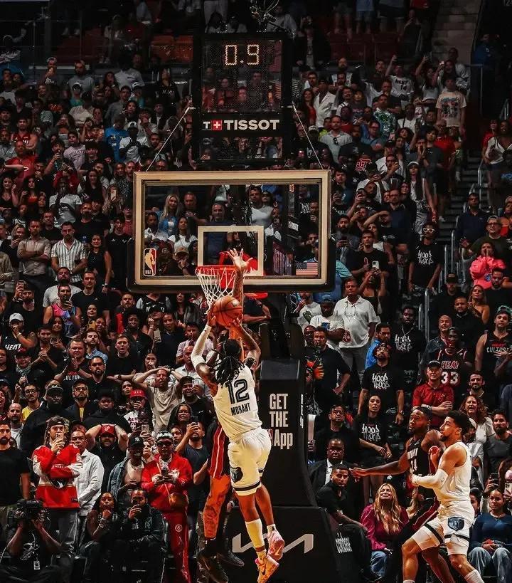 灰熊客场擒灰狼，莫兰特砍下全场最高分