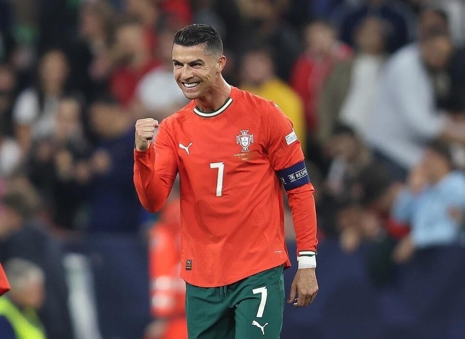 C罗助尤文图斯取胜,球队豪取8连胜 C罗助尤文图斯取胜,球队豪取8连胜