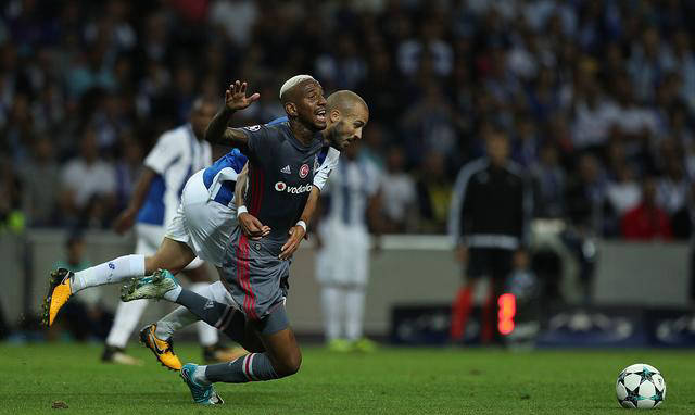 包含贝西克塔斯遭遇瓦伦西亚，土超劲旅难以对抗的词条