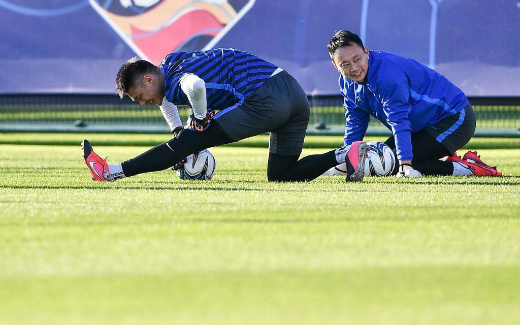 包含一场激烈对决，胜负悬银，胜者笑逐颜开的词条