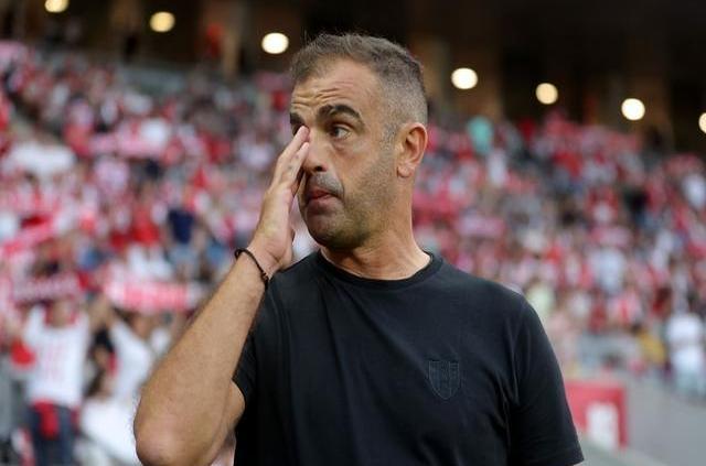 关于球队换帅，新教练上任即展现决心的信息