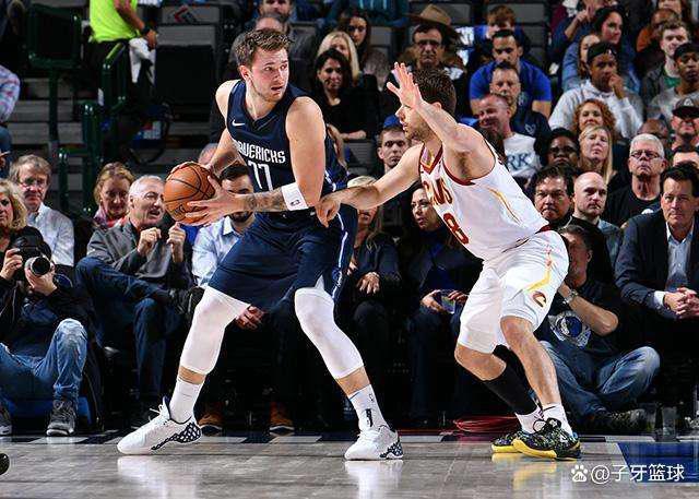 爆发性比赛重现,场上对决如火如荼 爆发性比赛重现,场上对决如火如荼