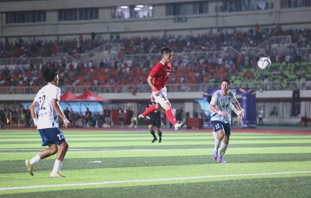 比赛精彩纷呈，球员技艺获得观众喝彩