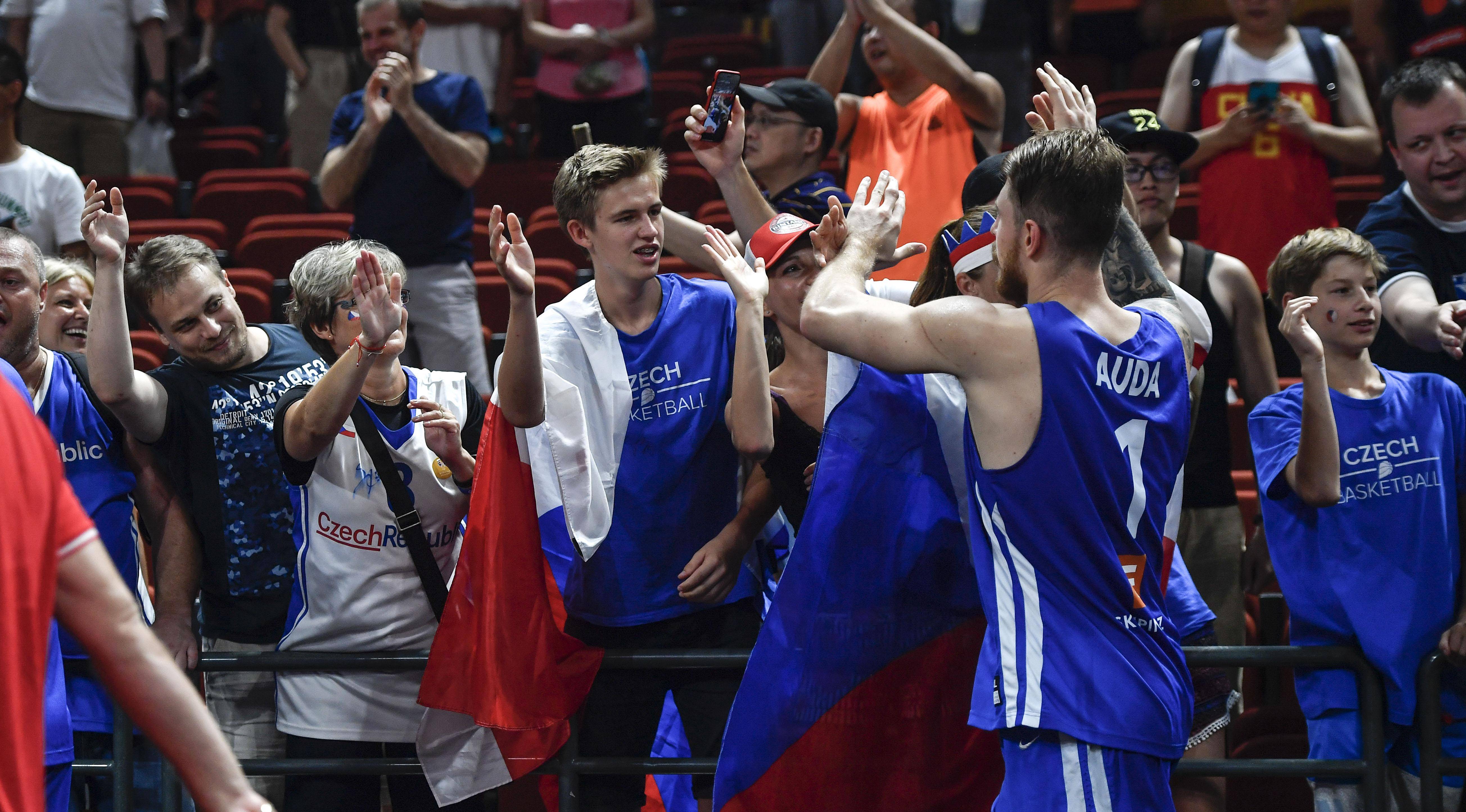 包含巴西男篮险胜魔术，丹尼·格林惊艳世界的词条